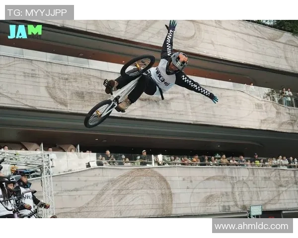 重庆滑板队在极限运动嘉年华中的耐力挑战与精彩表现分析 重庆滑板队在极限运动嘉年华中的耐力挑战与精彩表现分析