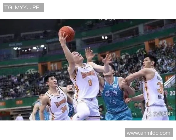 武汉篮球队中路突破战术解析与实战应用探讨