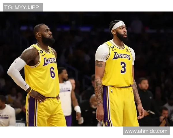 湖人掘金季后赛第二场激战回顾球星对决引发的精彩瞬间与战术分析