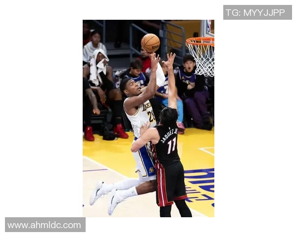 湖人对阵火箭精彩比赛回放全程视频重温篮球盛宴